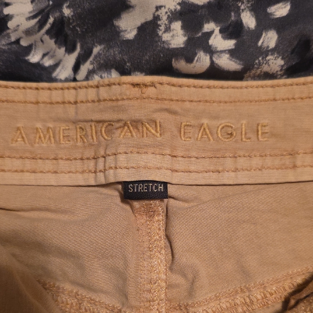 American Eagle Outfitters Tan Women's Cargo Shorts - Picture 2 of 4